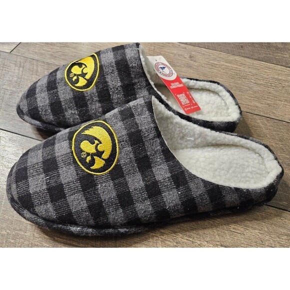 Iowa Hawkeyes College Football Men's Plaid Slippers NEW - Picture 3 of 7
